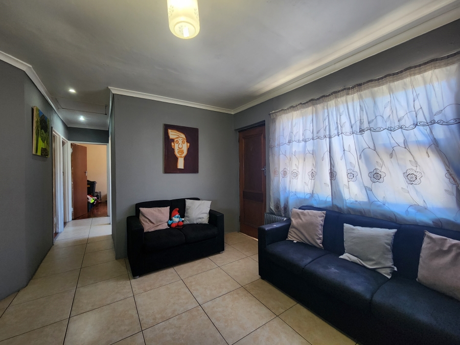 3 Bedroom Property for Sale in Park Village Western Cape